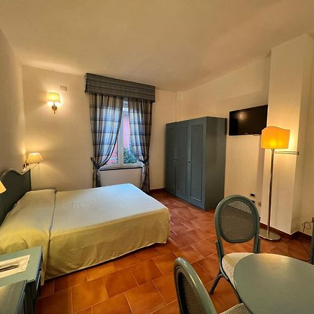 Hotel Clelia Deiva Marina Exterior photo