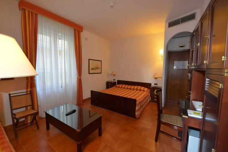 Hotel Clelia Deiva Marina Exterior photo