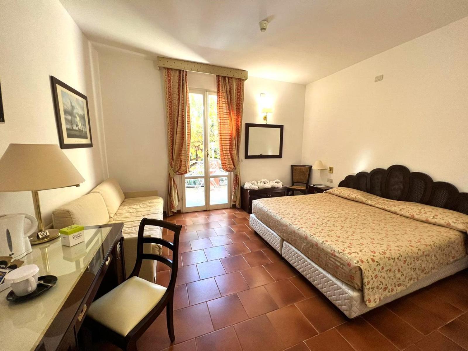 Hotel Clelia Deiva Marina Exterior photo