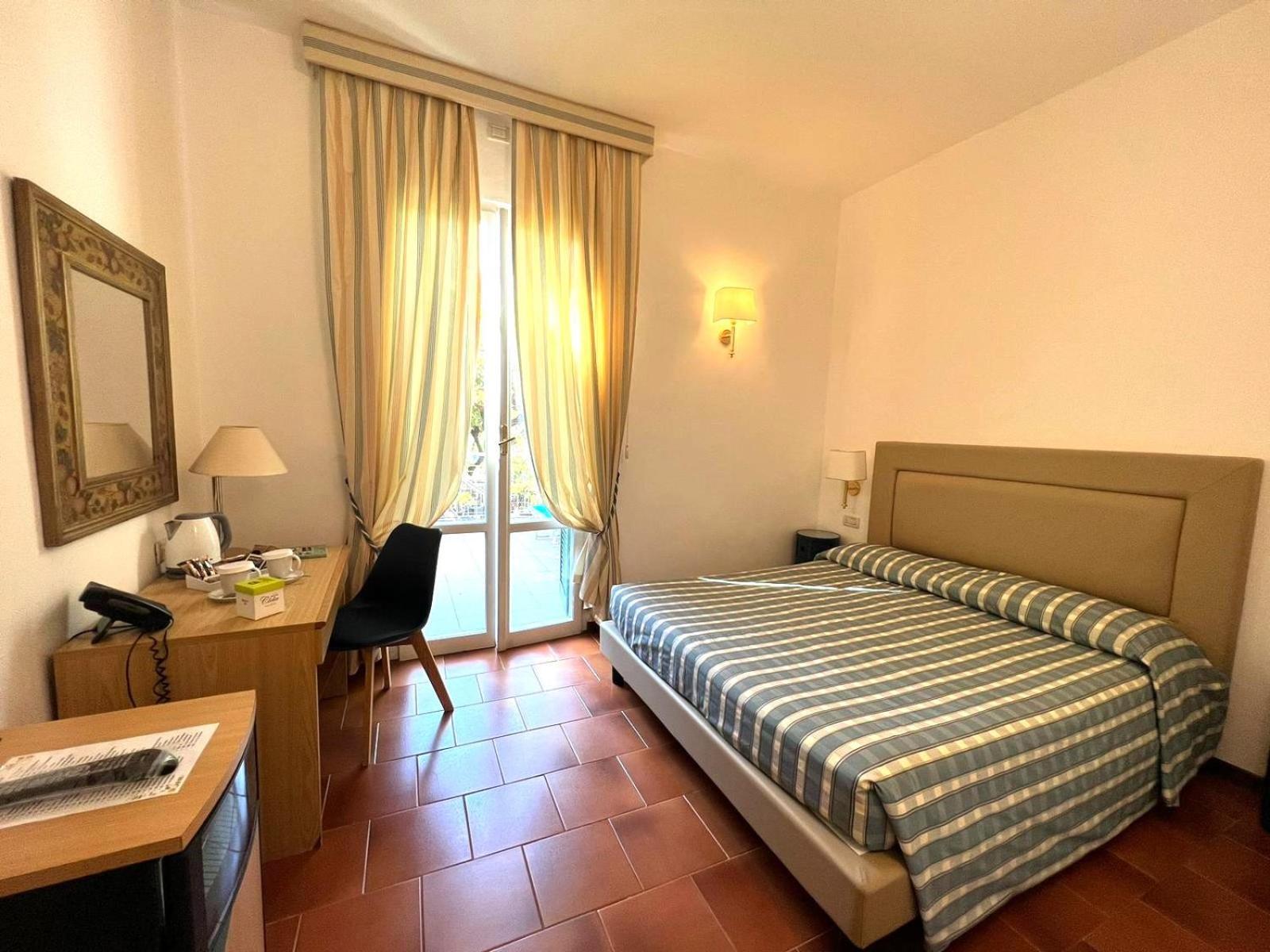 Hotel Clelia Deiva Marina Exterior photo
